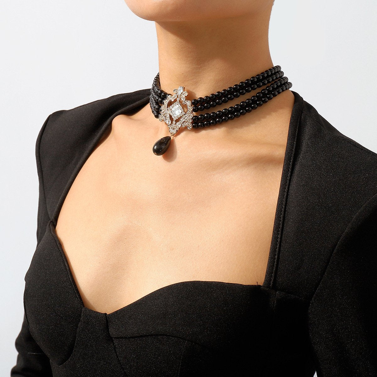 Elegant Faux Pearl Choker